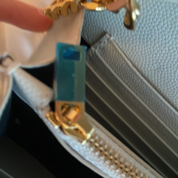 Cassandre Matelasae Chain Wallet in Grain de Poudre Embossed leather. - Picture 6 of 10